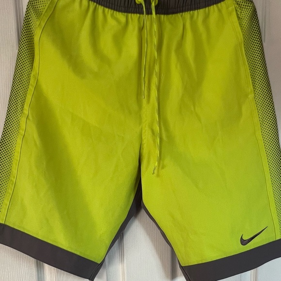 Nike Mesh Lined Volley Swim Shorts for Boys Neon Yellow Volt Gray Sz Small - Picture 3 of 9